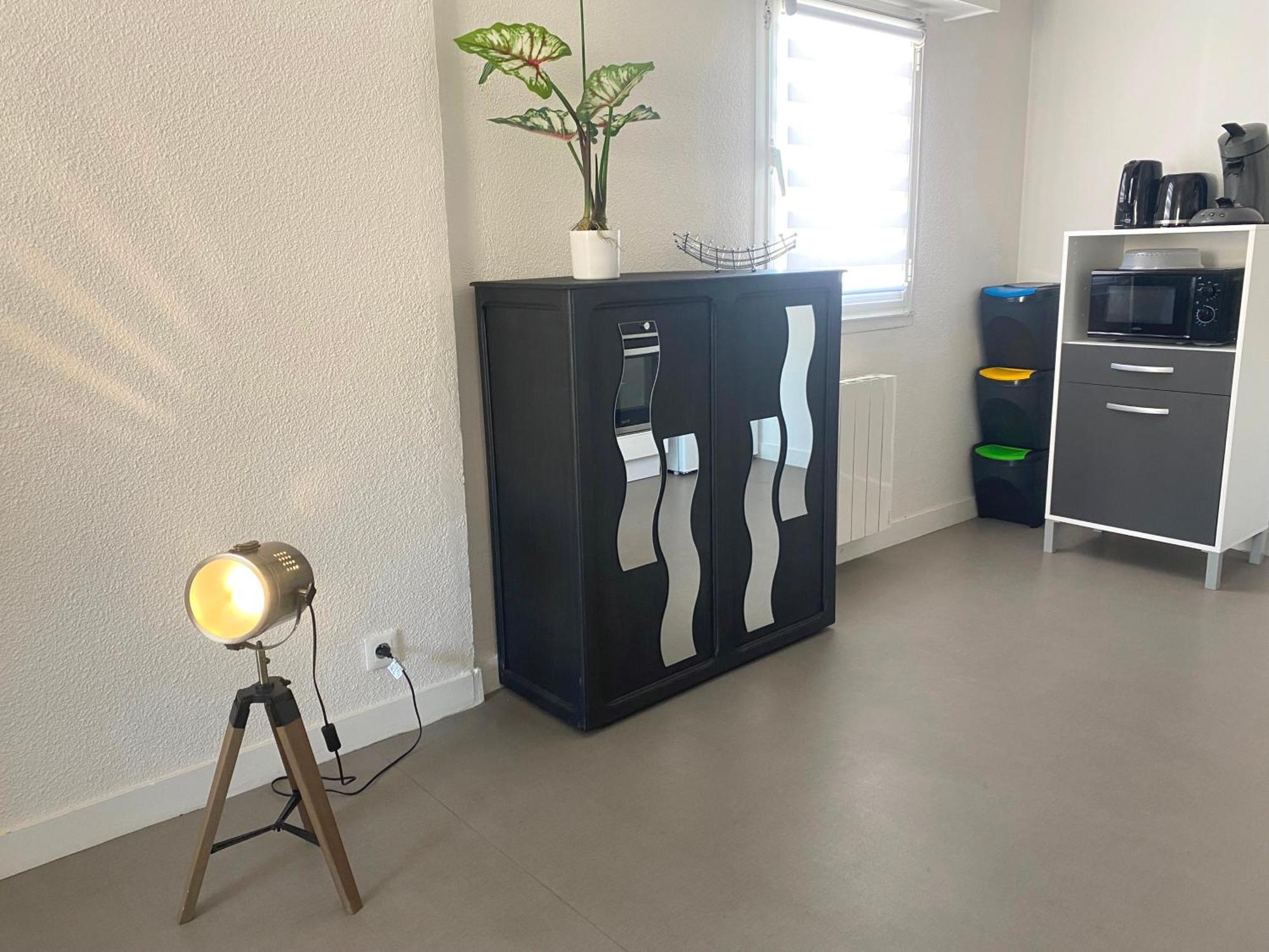 T2 Centre-Ville, Calme, 1 Chambre, 1 A 5 Pers, Climatisation, Parking Libre Et Gratuit Лорьян Экстерьер фото