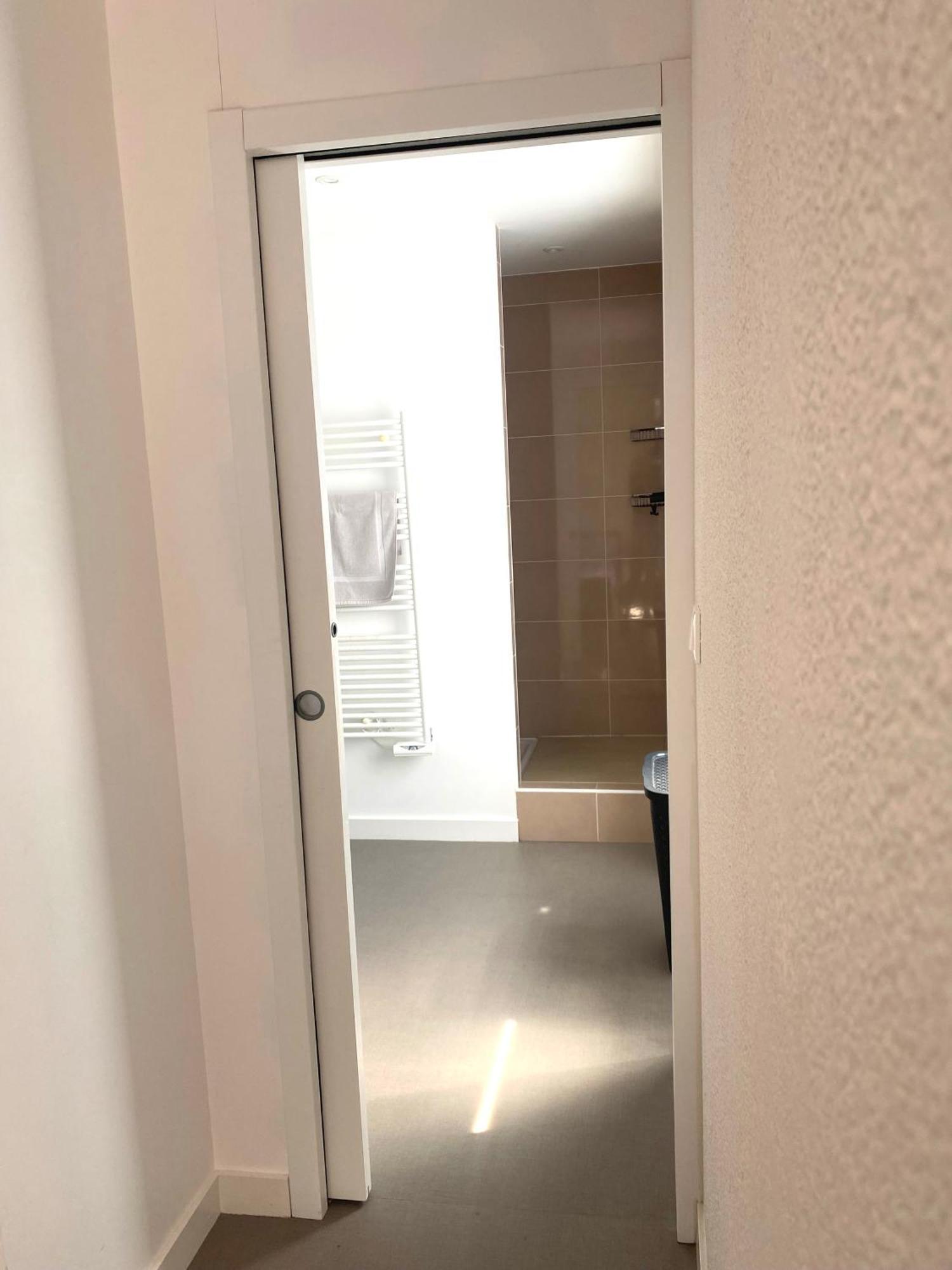 T2 Centre-Ville, Calme, 1 Chambre, 1 A 5 Pers, Climatisation, Parking Libre Et Gratuit Лорьян Экстерьер фото