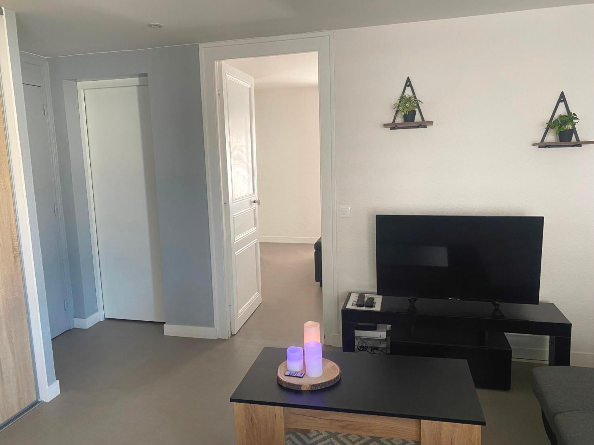 T2 Centre-Ville, Calme, 1 Chambre, 1 A 5 Pers, Climatisation, Parking Libre Et Gratuit Лорьян Экстерьер фото