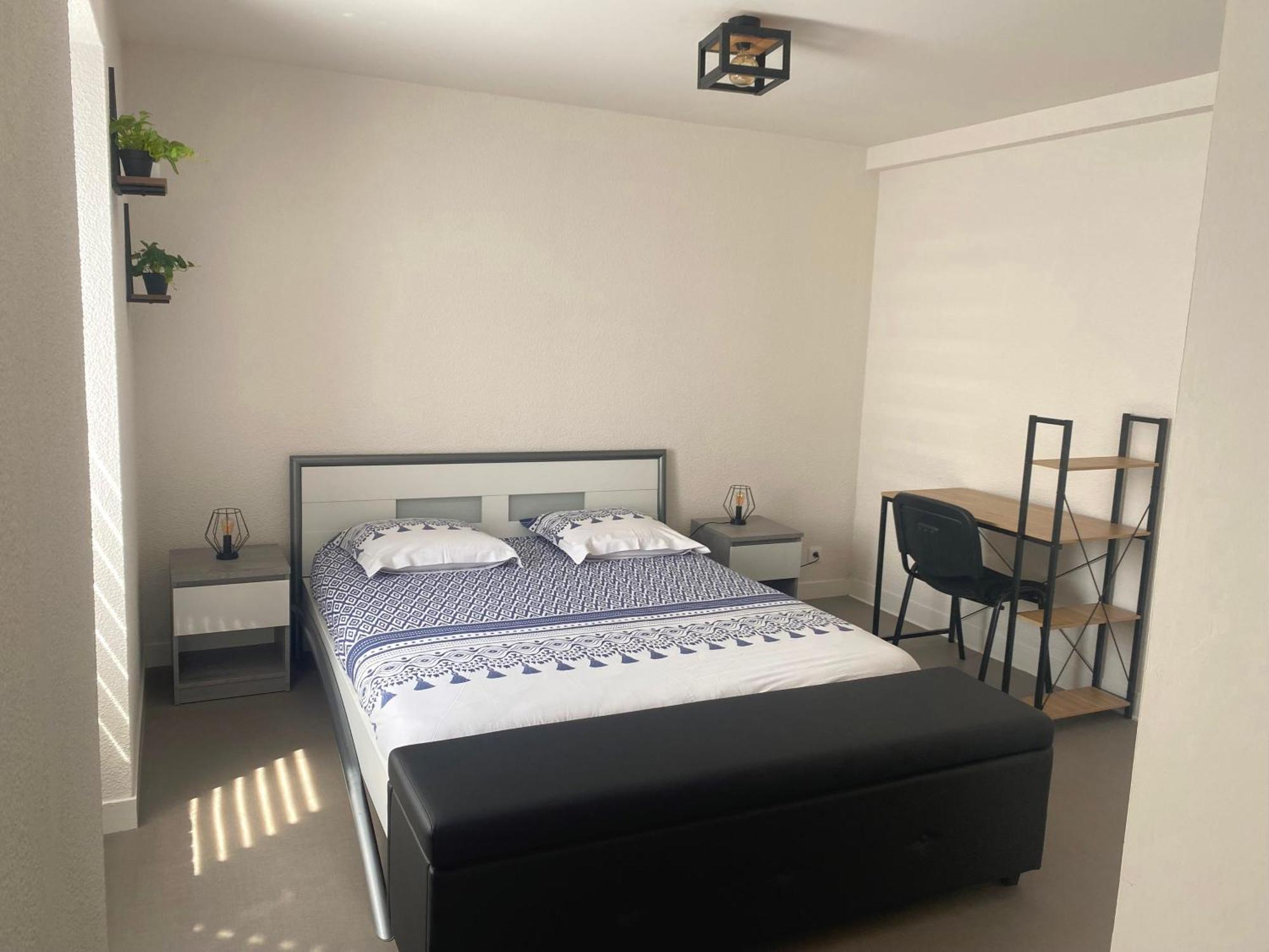 T2 Centre-Ville, Calme, 1 Chambre, 1 A 5 Pers, Climatisation, Parking Libre Et Gratuit Лорьян Экстерьер фото