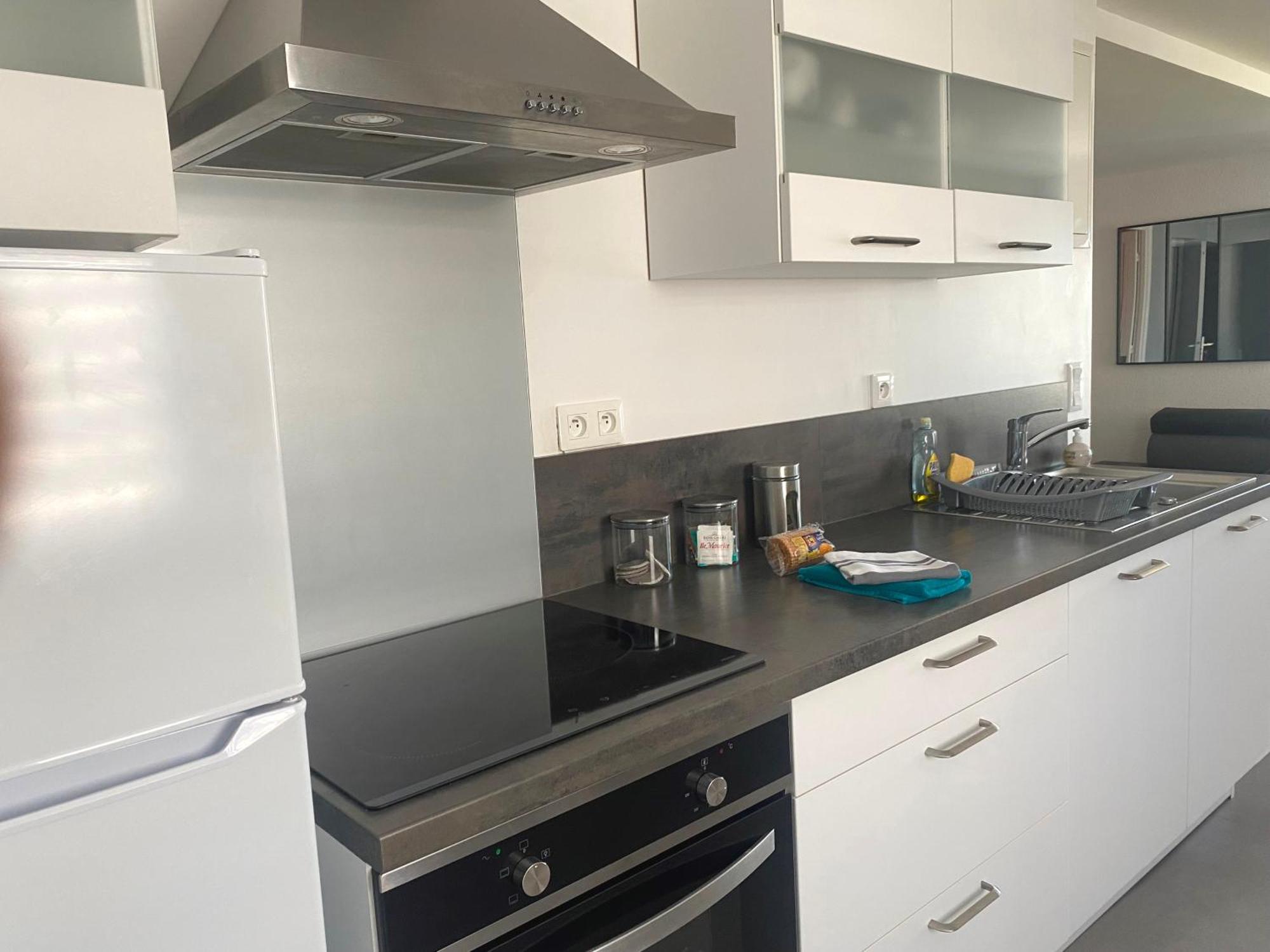 T2 Centre-Ville, Calme, 1 Chambre, 1 A 5 Pers, Climatisation, Parking Libre Et Gratuit Лорьян Экстерьер фото