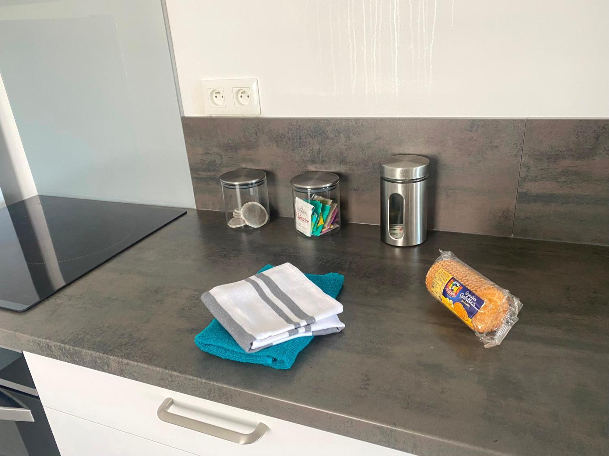 T2 Centre-Ville, Calme, 1 Chambre, 1 A 5 Pers, Climatisation, Parking Libre Et Gratuit Лорьян Экстерьер фото